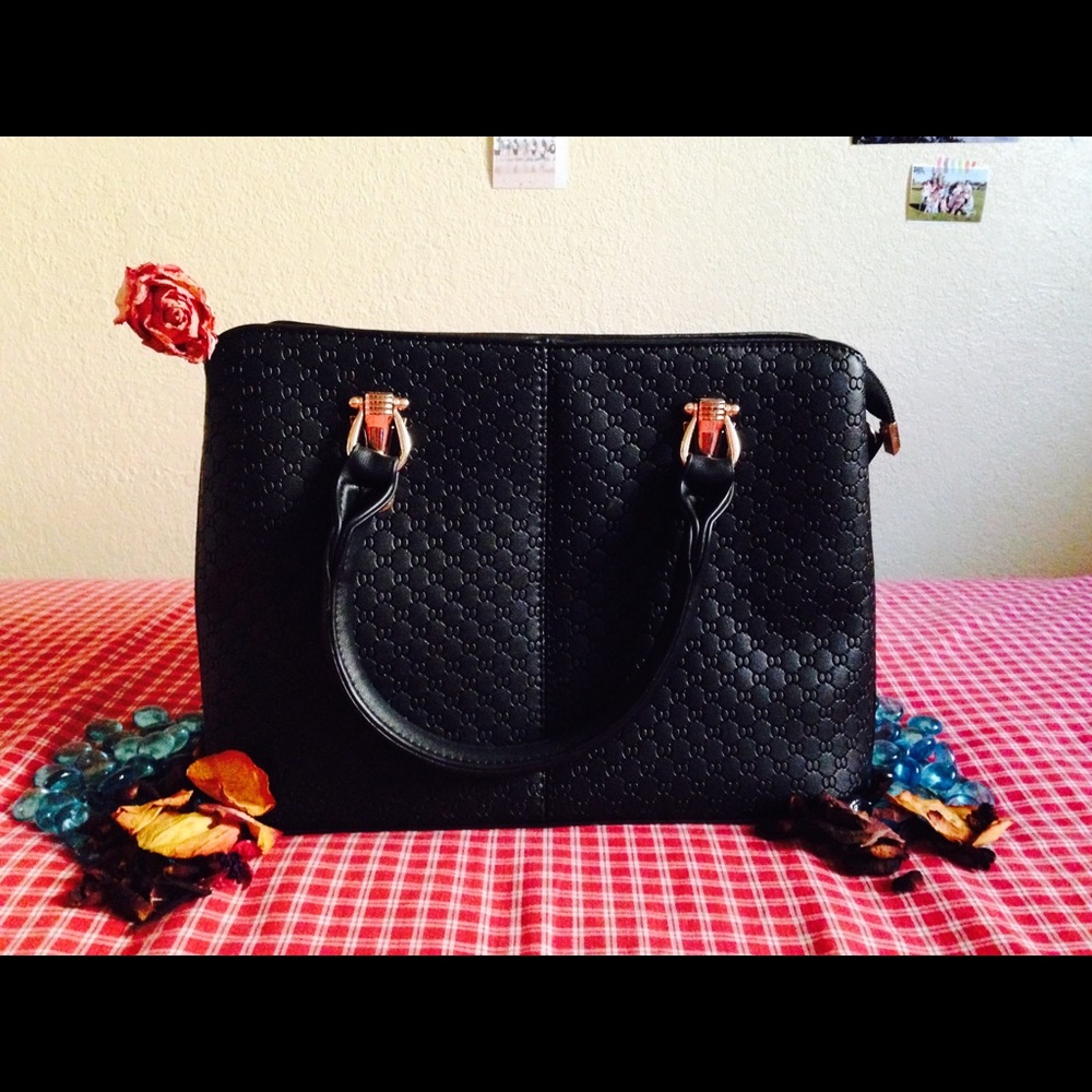 🍂☃️2 for $15!☃️🍂Black Hand and Shoulder Bag